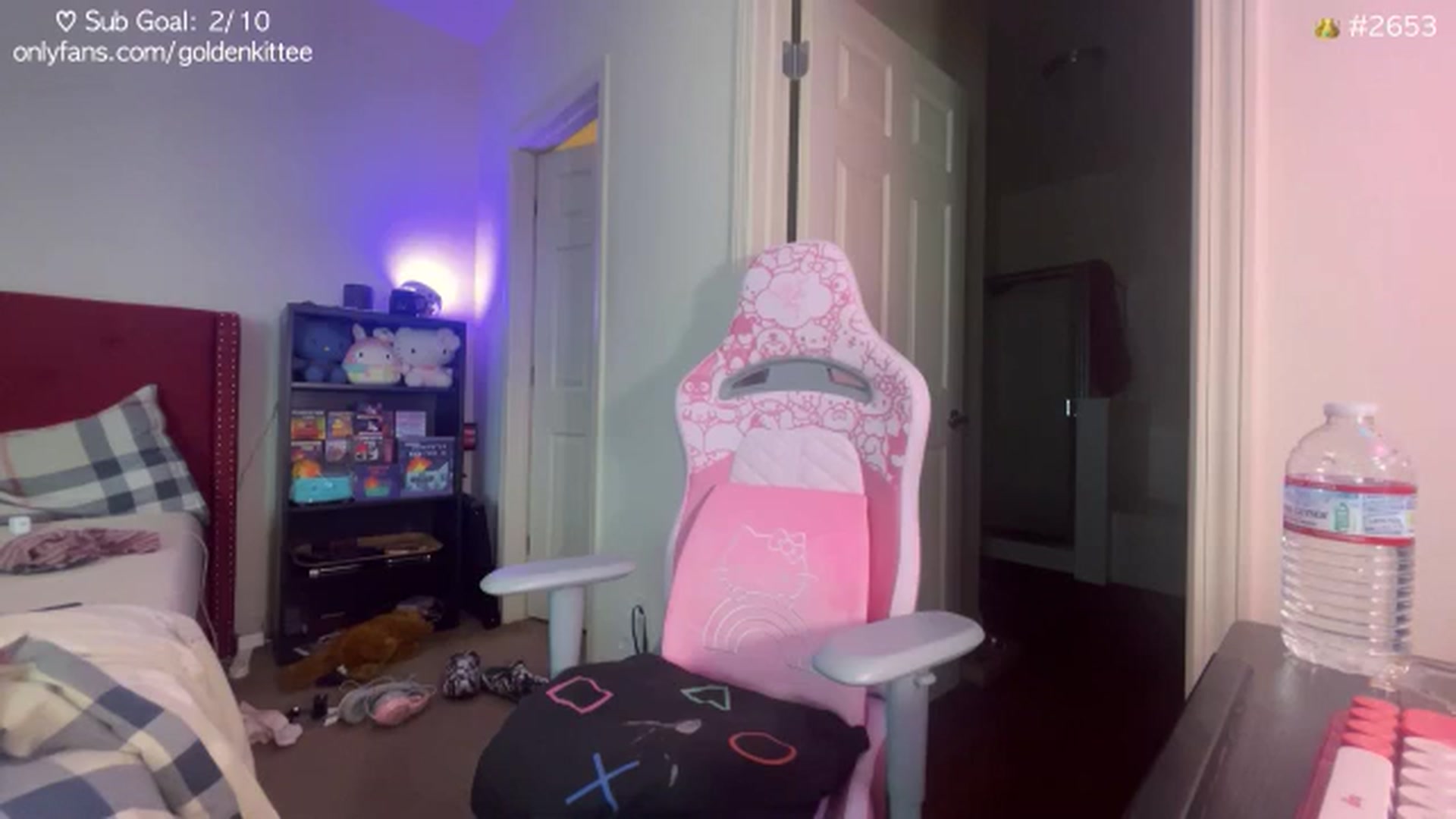 Gallery image thumbnail from GoldenKittee's myfreecams stream on, 11/20/2024, 07:50 image 11 of 20