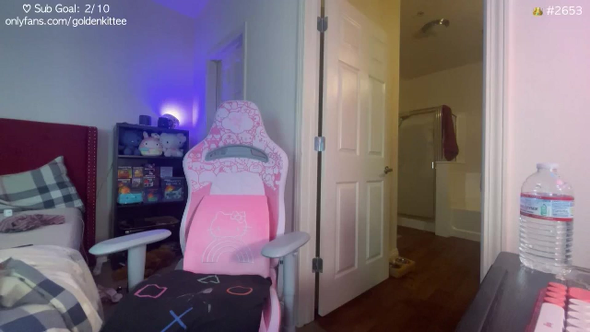 Gallery image thumbnail from GoldenKittee's myfreecams stream on, 11/20/2024, 07:50 image 14 of 20