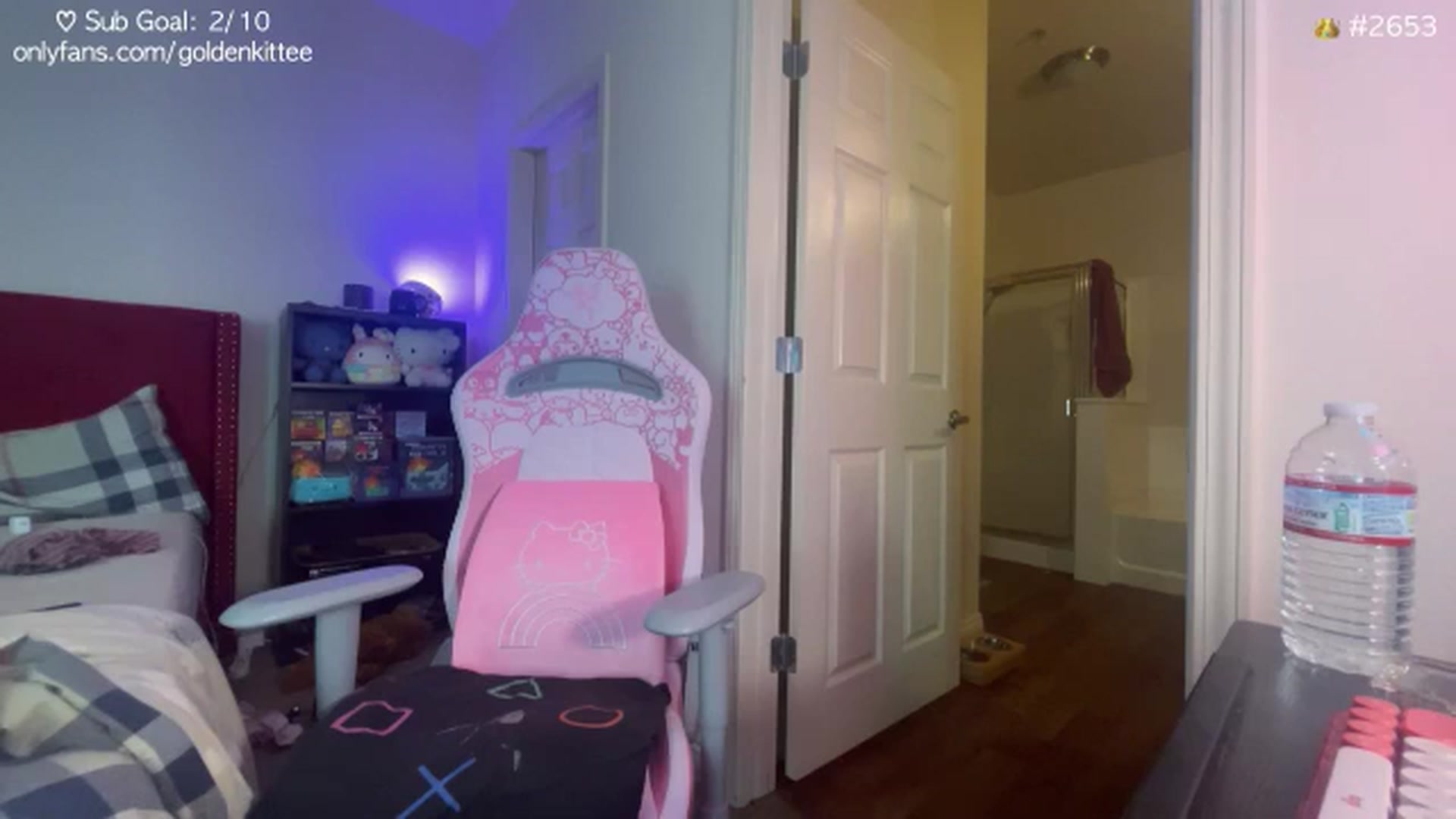Gallery image thumbnail from GoldenKittee's myfreecams stream on, 11/20/2024, 07:50 image 13 of 20