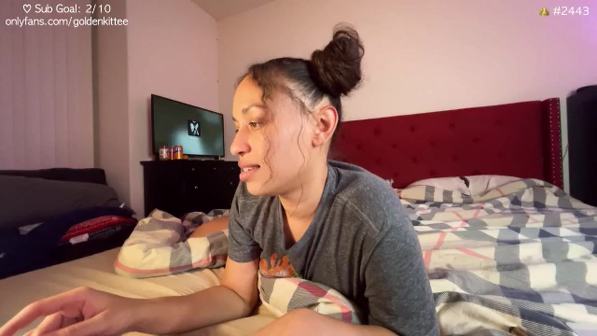 Gallery image thumbnail from GoldenKittee's myfreecams stream on, 11/21/2024, 08:25 image 10 of 20