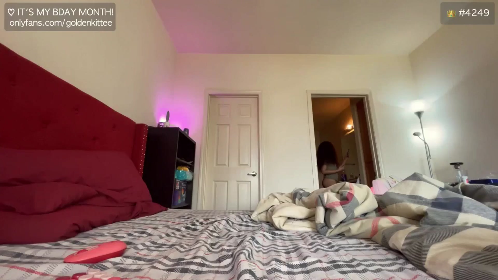 Gallery image thumbnail from GoldenKittee's myfreecams stream on, 12/17/2024, 19:38 image 11 of 20