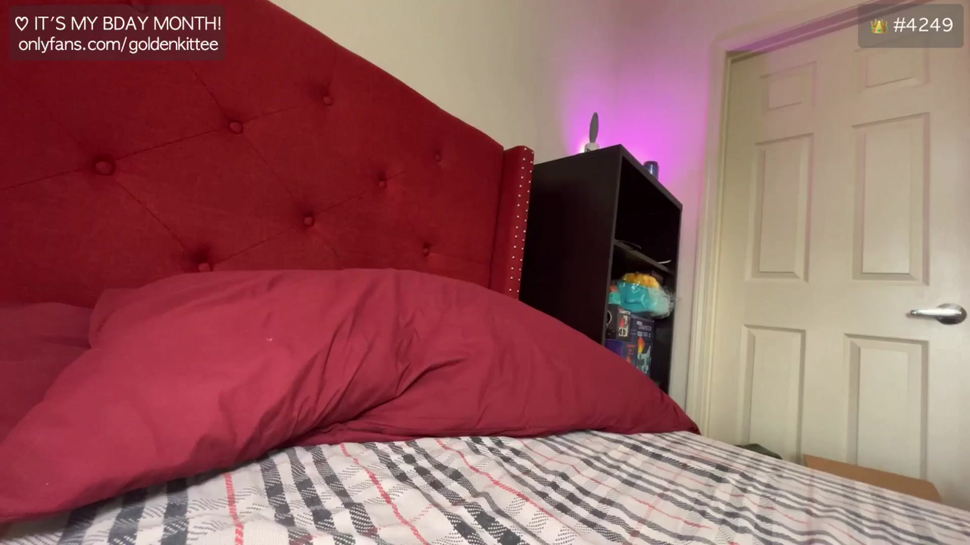 Gallery image thumbnail from GoldenKittee's myfreecams stream on, 12/17/2024, 19:38 image 7 of 20
