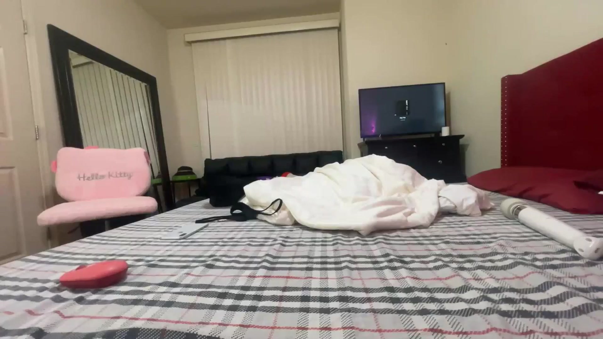 Gallery image thumbnail from GoldenKittee's myfreecams stream on, 02/14/2025, 10:28 image 11 of 20