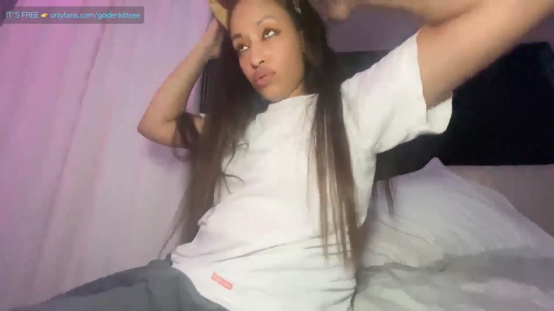 Gallery image thumbnail from GoldenKittee's myfreecams stream on, 04/16/2025, 07:03 image 19 of 20