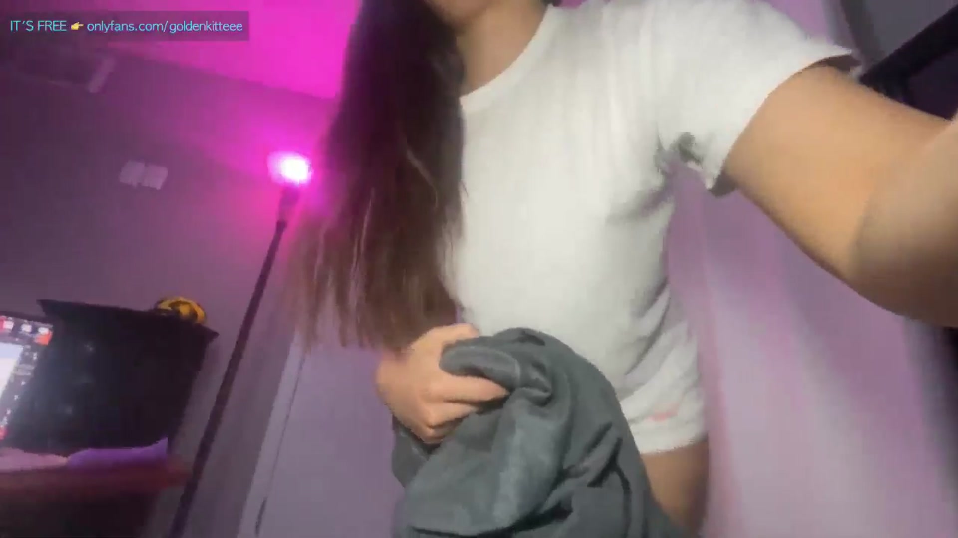 Gallery image thumbnail from GoldenKittee's myfreecams stream on, 04/16/2025, 07:03 image 9 of 20