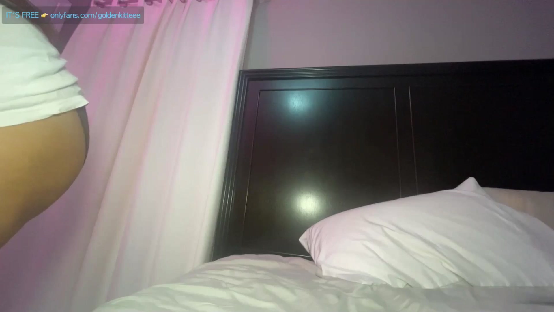 Gallery image thumbnail from GoldenKittee's myfreecams stream on, 04/16/2025, 07:03 image 16 of 20