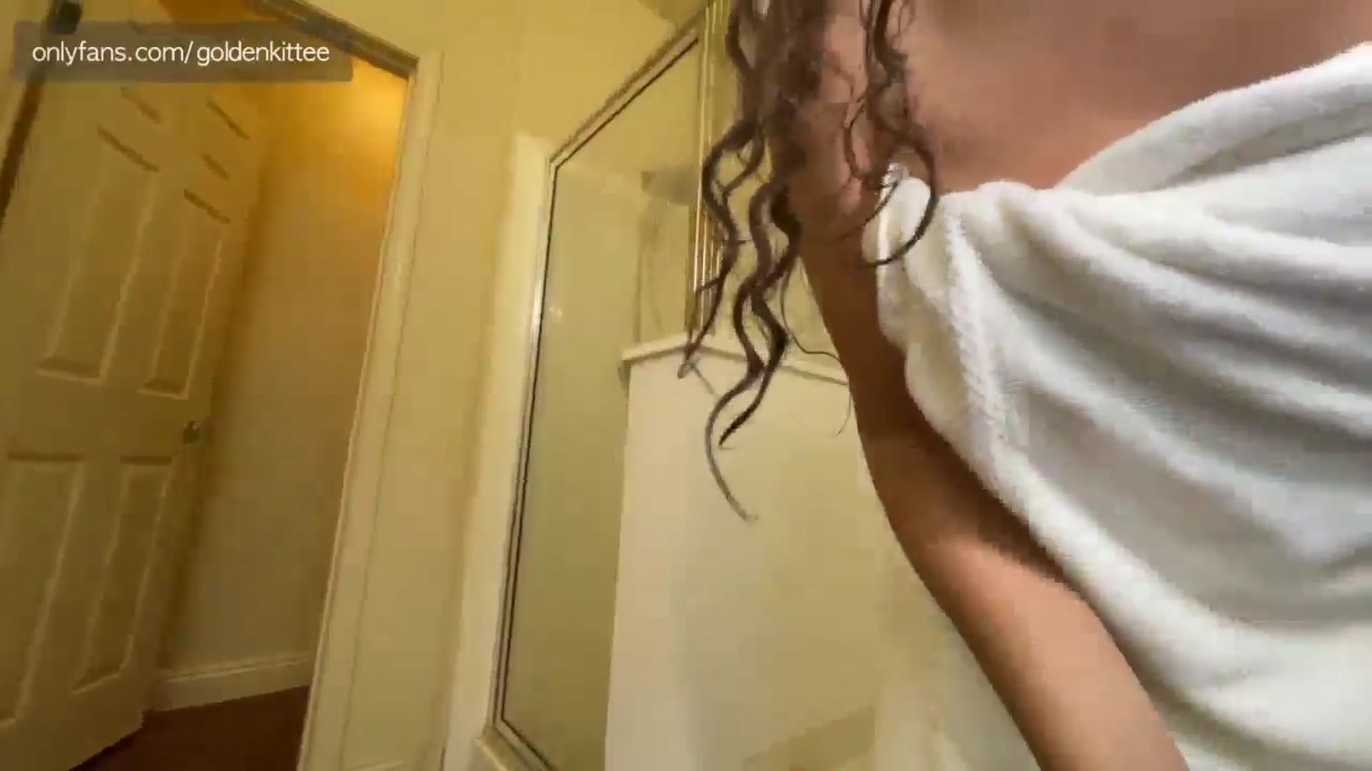 Gallery image thumbnail from GoldenKittee's myfreecams stream on, 09/01/2025, 01:12 image 14 of 20