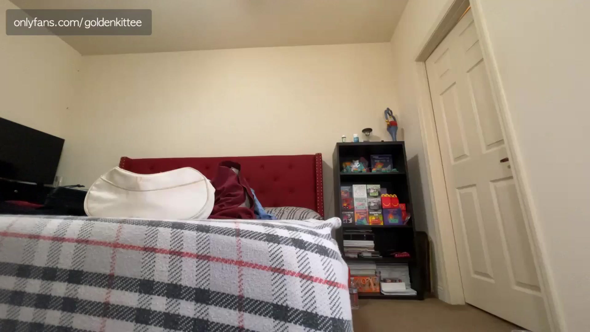 Gallery image thumbnail from GoldenKittee's myfreecams stream on, 09/01/2025, 01:12 image 15 of 20