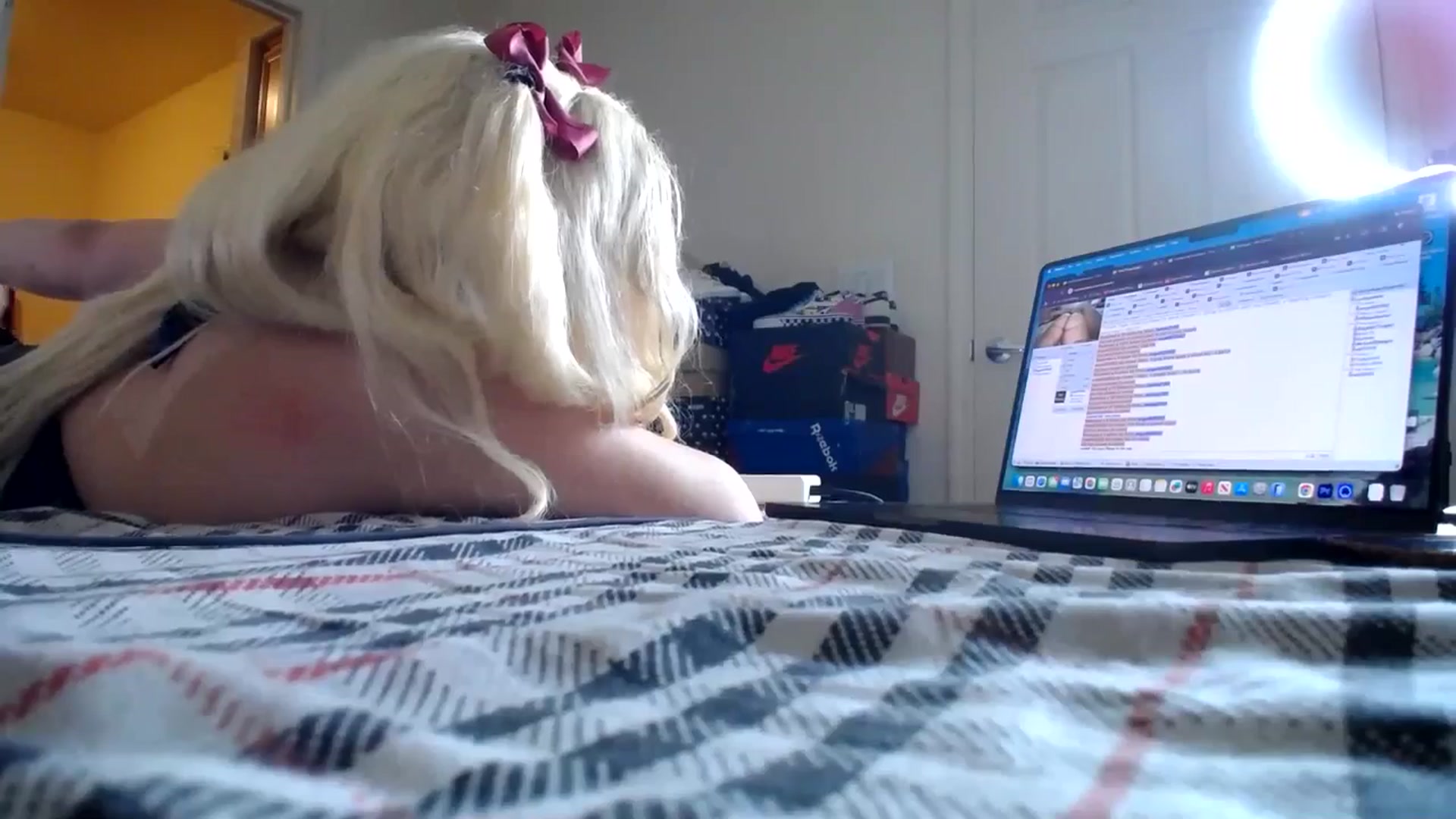Gallery image thumbnail from GoldenKittee's myfreecams stream on, 01/22/2026, 11:13 image 17 of 20