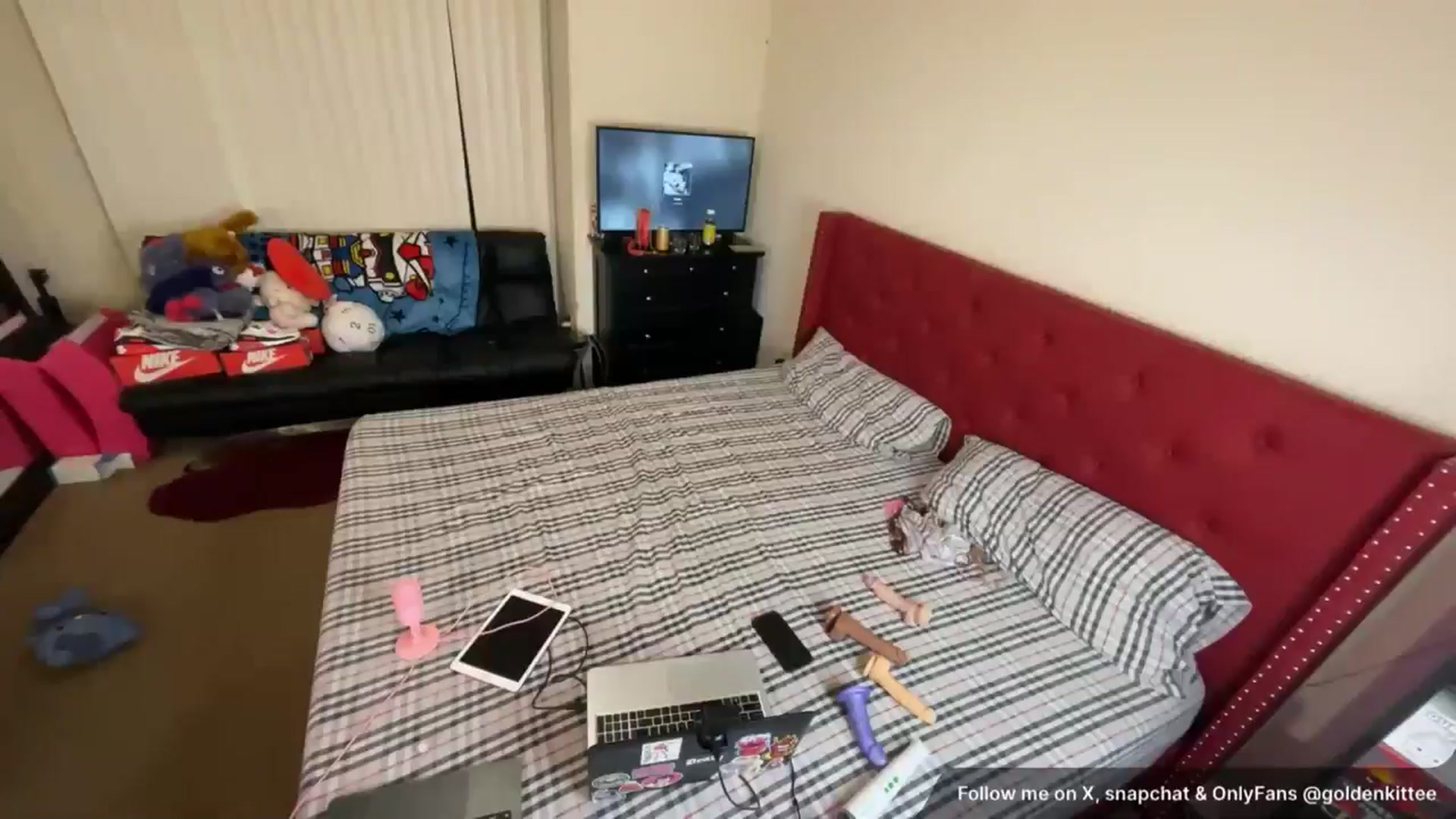 Gallery image thumbnail from GoldenKittee's myfreecams stream on, 02/20/2026, 12:46 image 2 of 20