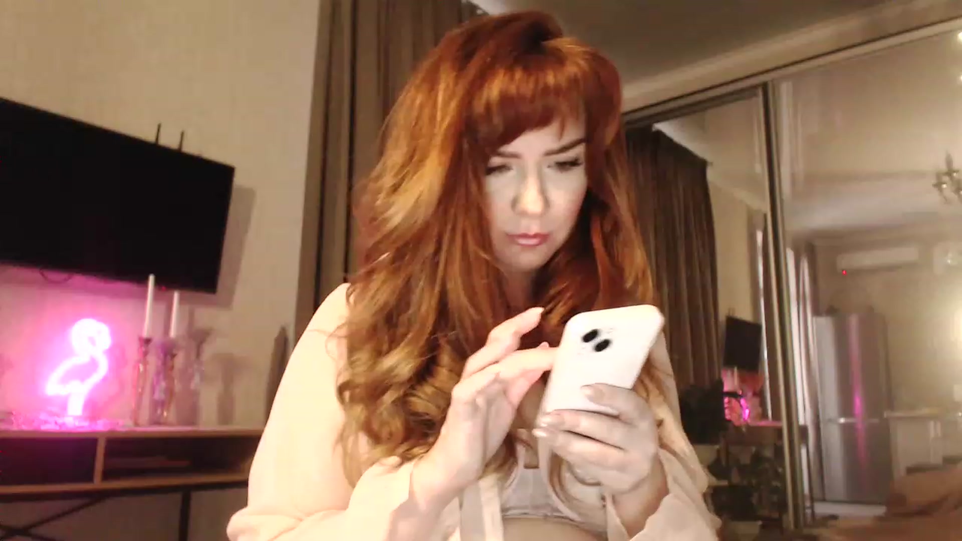 Gallery image thumbnail from Golden_Teaser's myfreecams stream on, 11/19/2022, 14:38 image 12 of 20