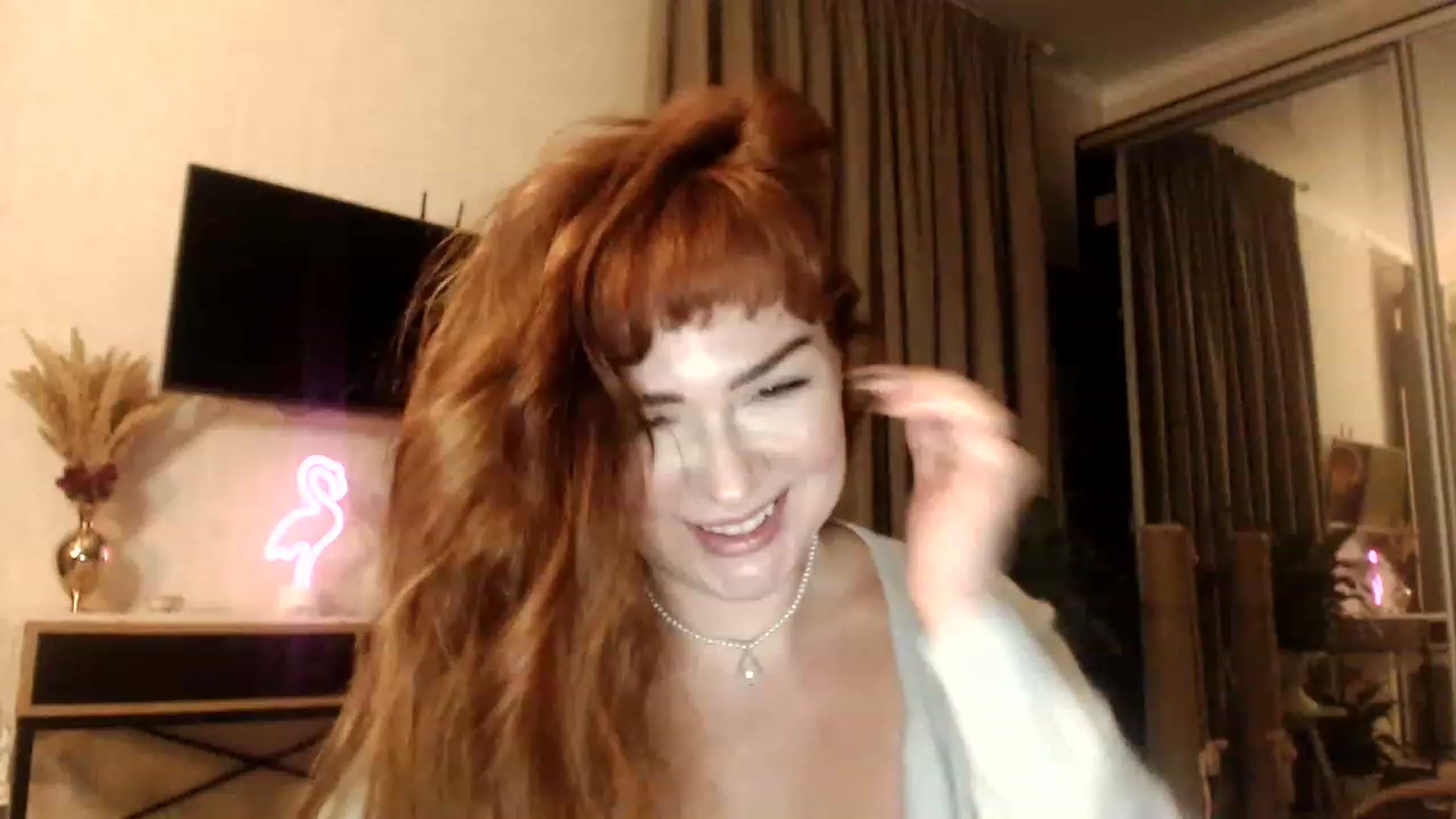 Gallery image thumbnail from Golden_Teaser's myfreecams stream on, 12/16/2022, 15:37 image 16 of 20