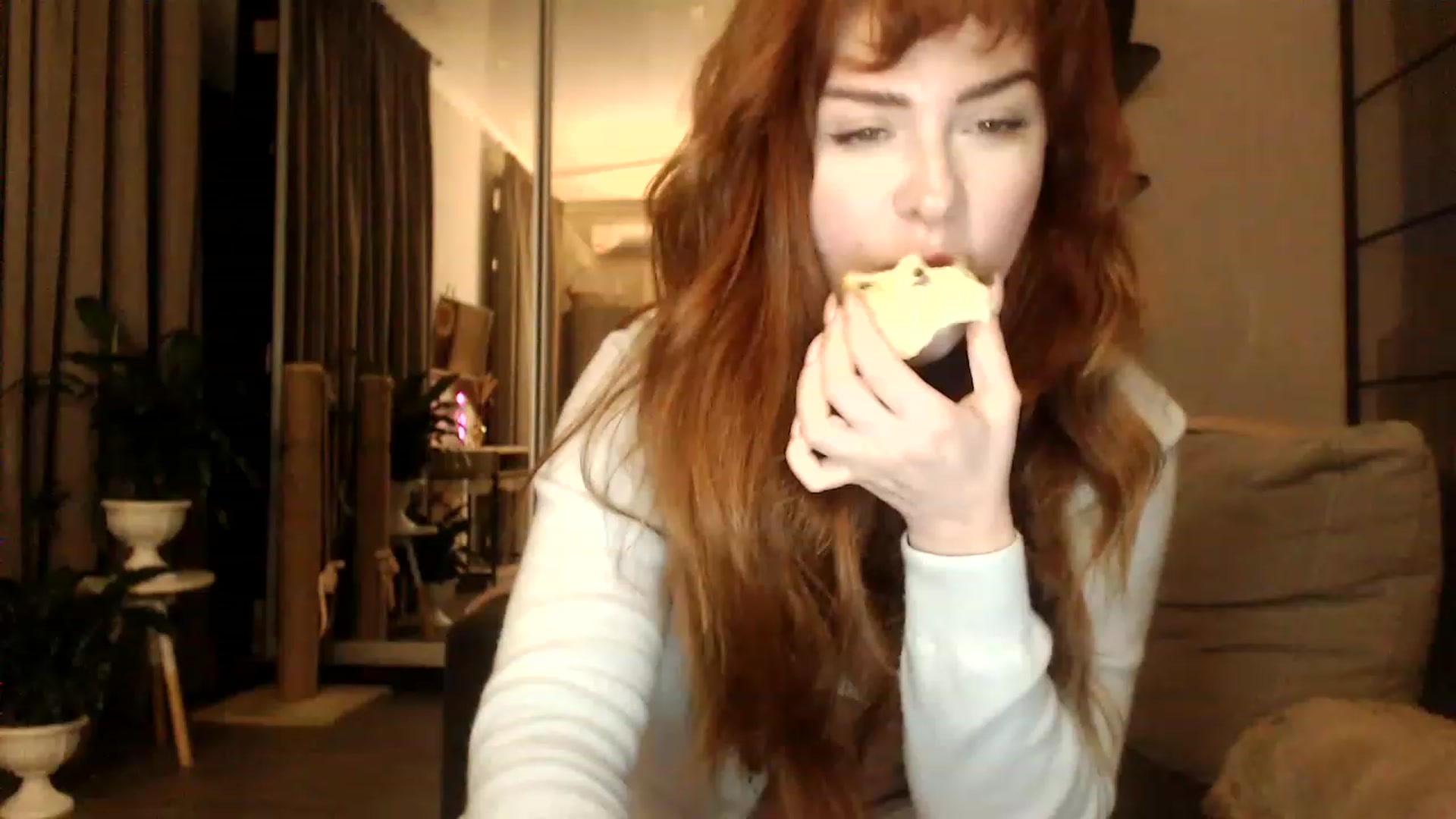 Gallery image thumbnail from Golden_Teaser's myfreecams stream on, 12/16/2022, 15:37 image 4 of 20