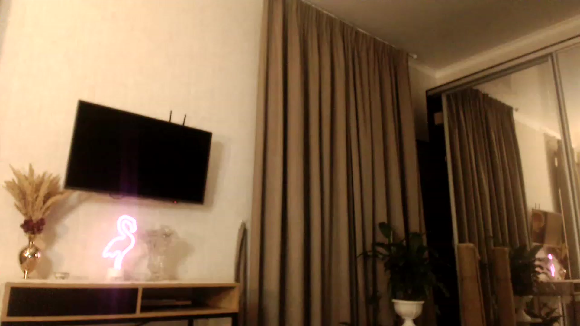 Gallery image thumbnail from Golden_Teaser's myfreecams stream on, 12/16/2022, 15:37 image 17 of 20