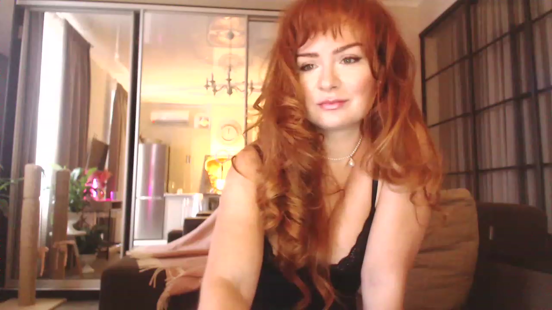 Gallery image thumbnail from Golden_Teaser's myfreecams stream on, 12/18/2022, 13:40 image 15 of 20