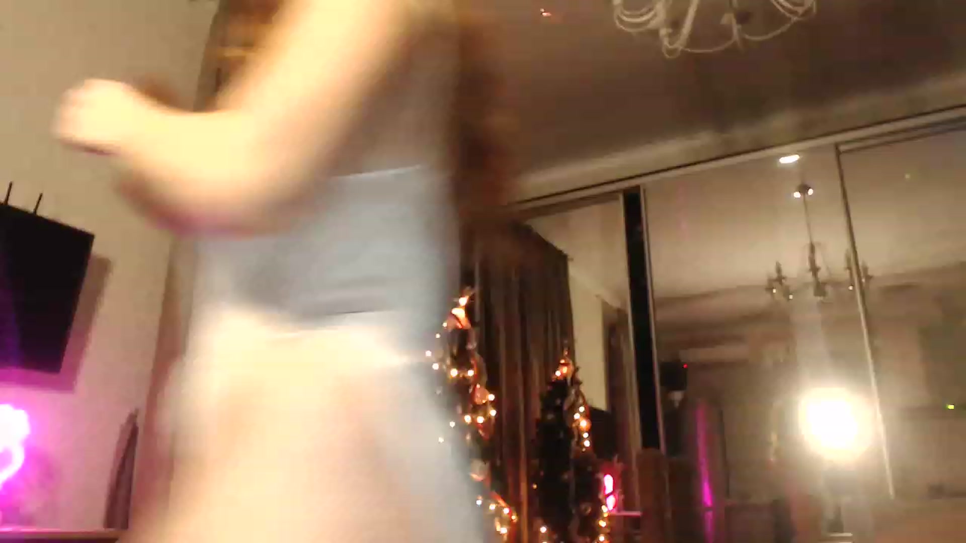 Gallery image thumbnail from Golden_Teaser's myfreecams stream on, 12/25/2022, 15:29 image 11 of 20