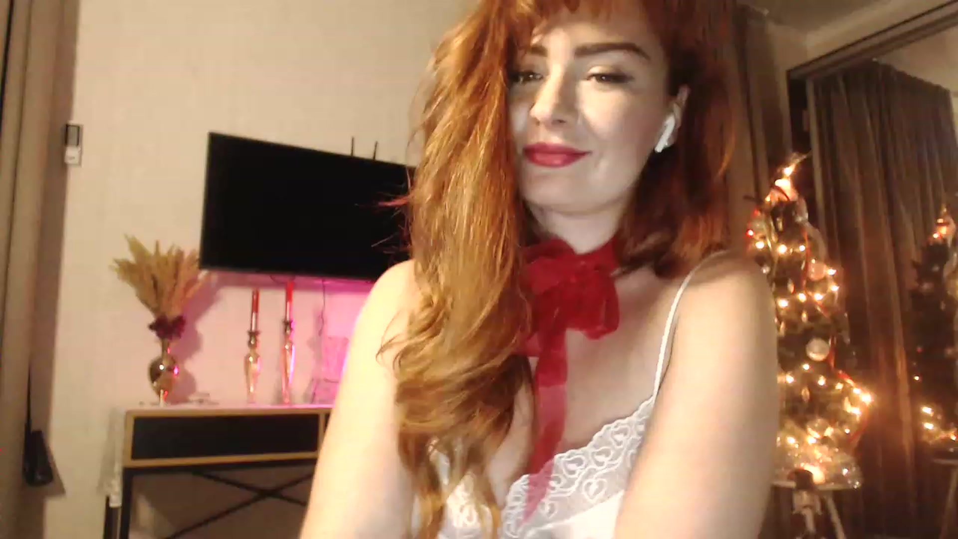 Gallery image thumbnail from Golden_Teaser's myfreecams stream on, 12/25/2022, 15:45 image 5 of 20