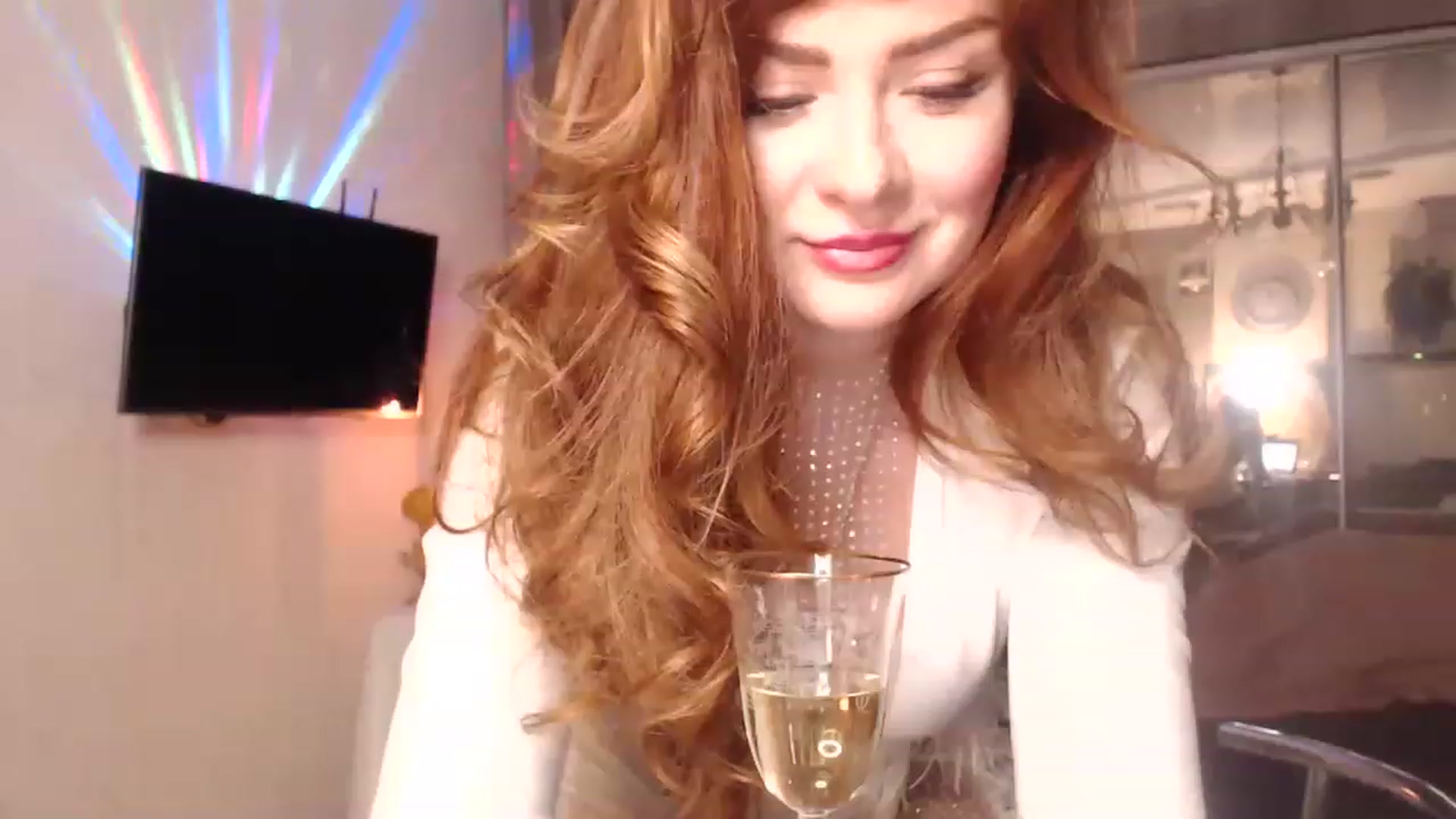 Gallery image thumbnail from Golden_Teaser's myfreecams stream on, 12/31/2022, 23:00 image 17 of 20