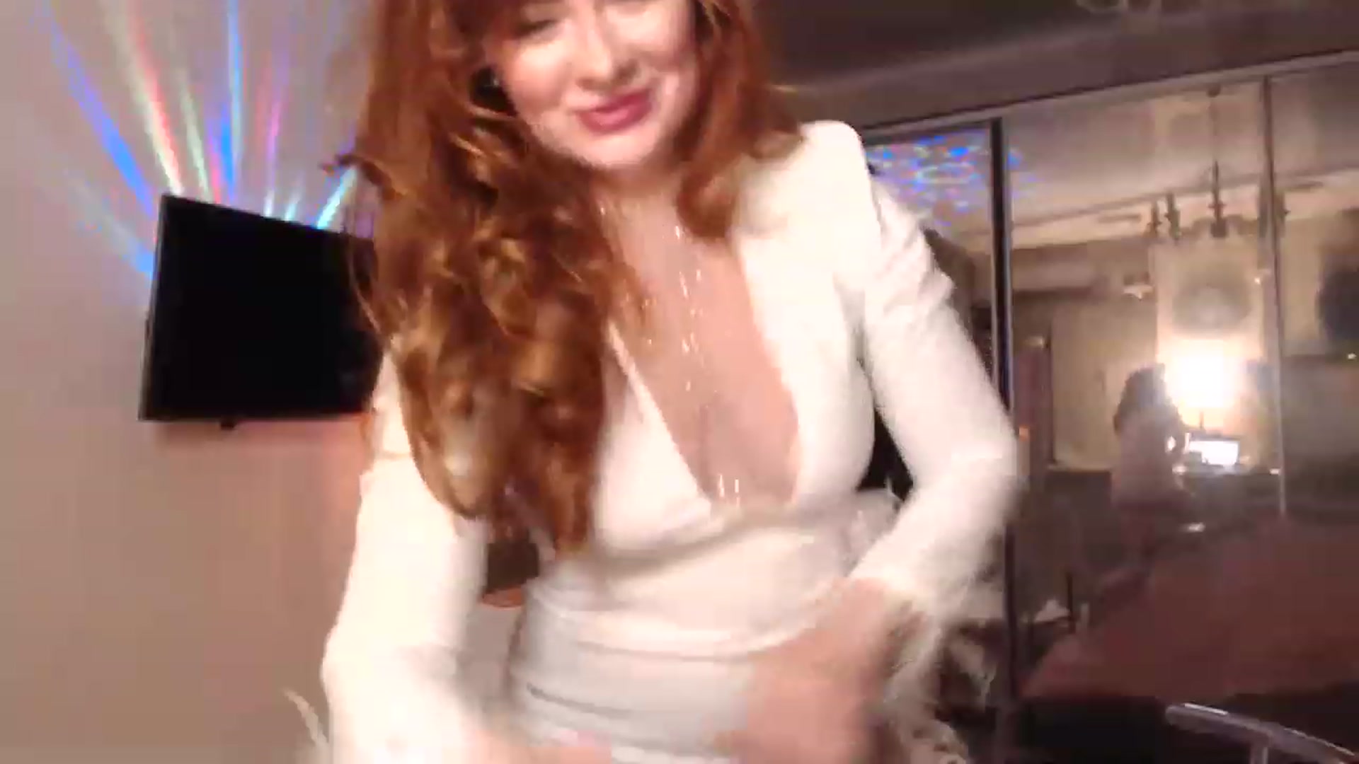 Gallery image thumbnail from Golden_Teaser's myfreecams stream on, 12/31/2022, 23:00 image 18 of 20