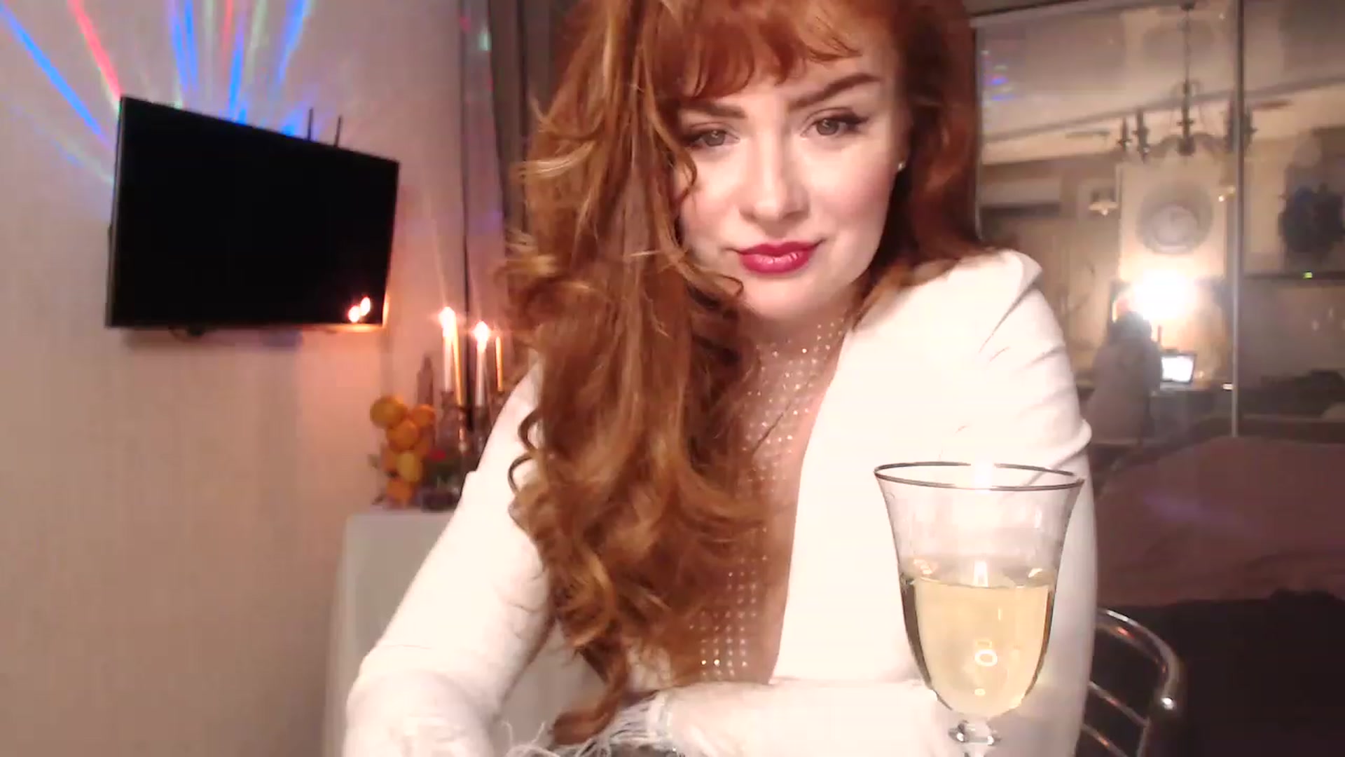 Gallery image thumbnail from Golden_Teaser's myfreecams stream on, 12/31/2022, 23:00 image 5 of 20