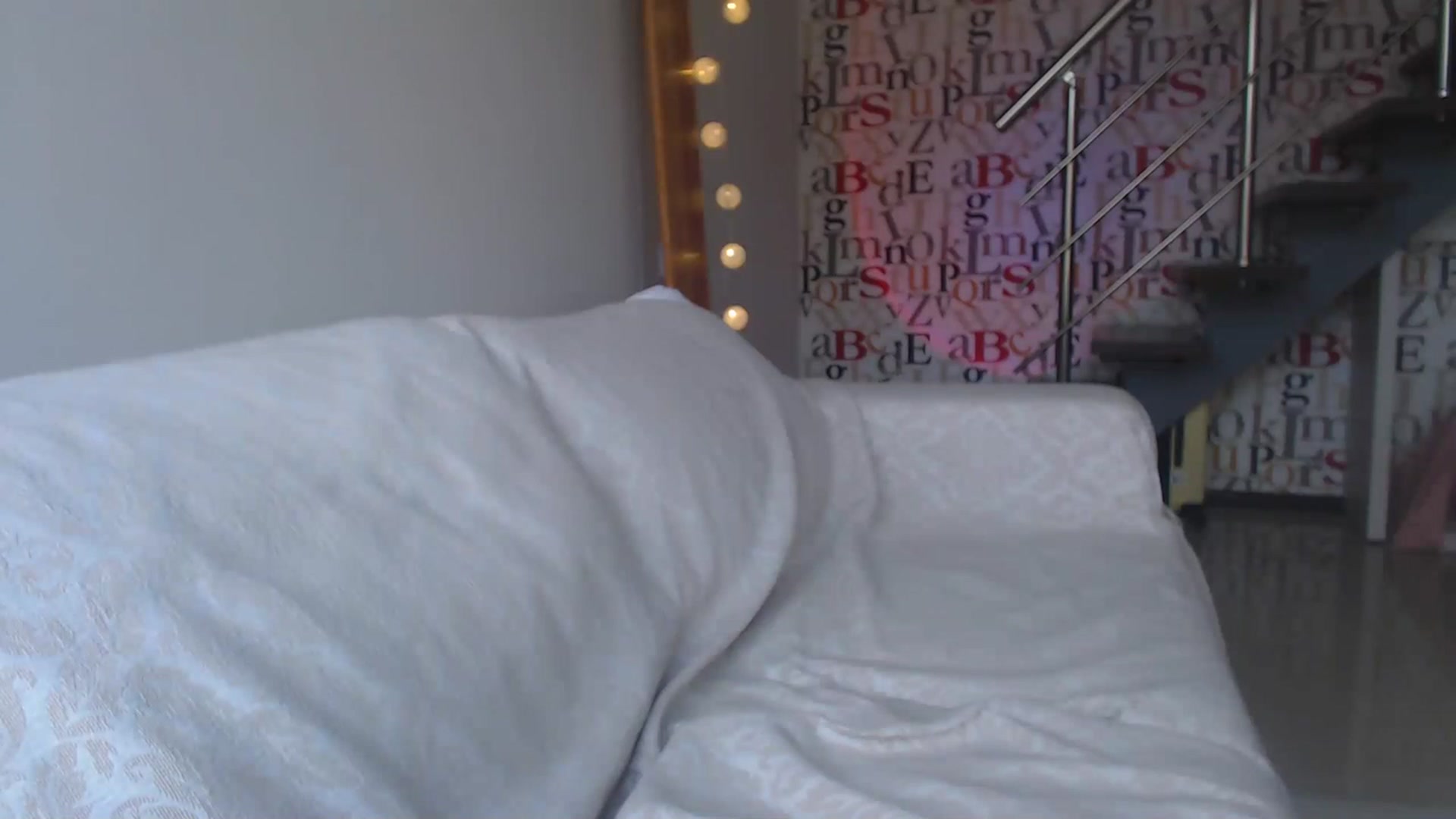 Gallery image thumbnail from Golden_Teaser's myfreecams stream on, 03/12/2023, 15:51 image 15 of 20