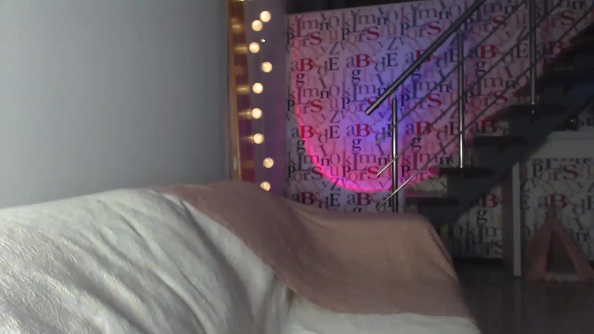 Gallery image thumbnail from Golden_Teaser's myfreecams stream on, 03/29/2023, 16:33 image 17 of 20