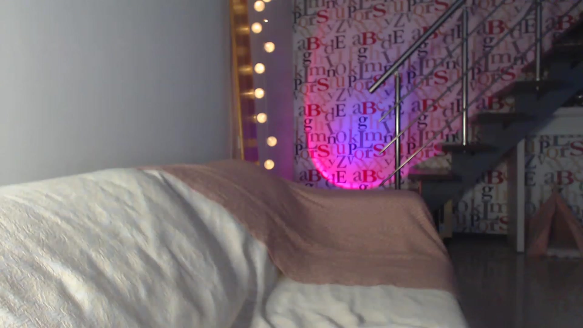 Gallery image thumbnail from Golden_Teaser's myfreecams stream on, 03/30/2023, 16:34 image 17 of 20