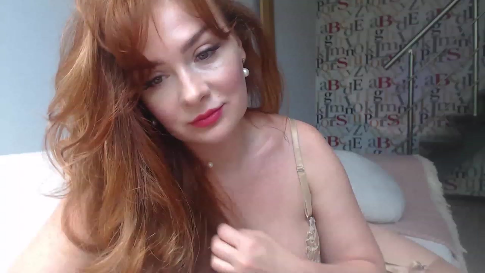 Gallery image thumbnail from Golden_Teaser's myfreecams stream on, 05/30/2023, 10:20 image 9 of 20