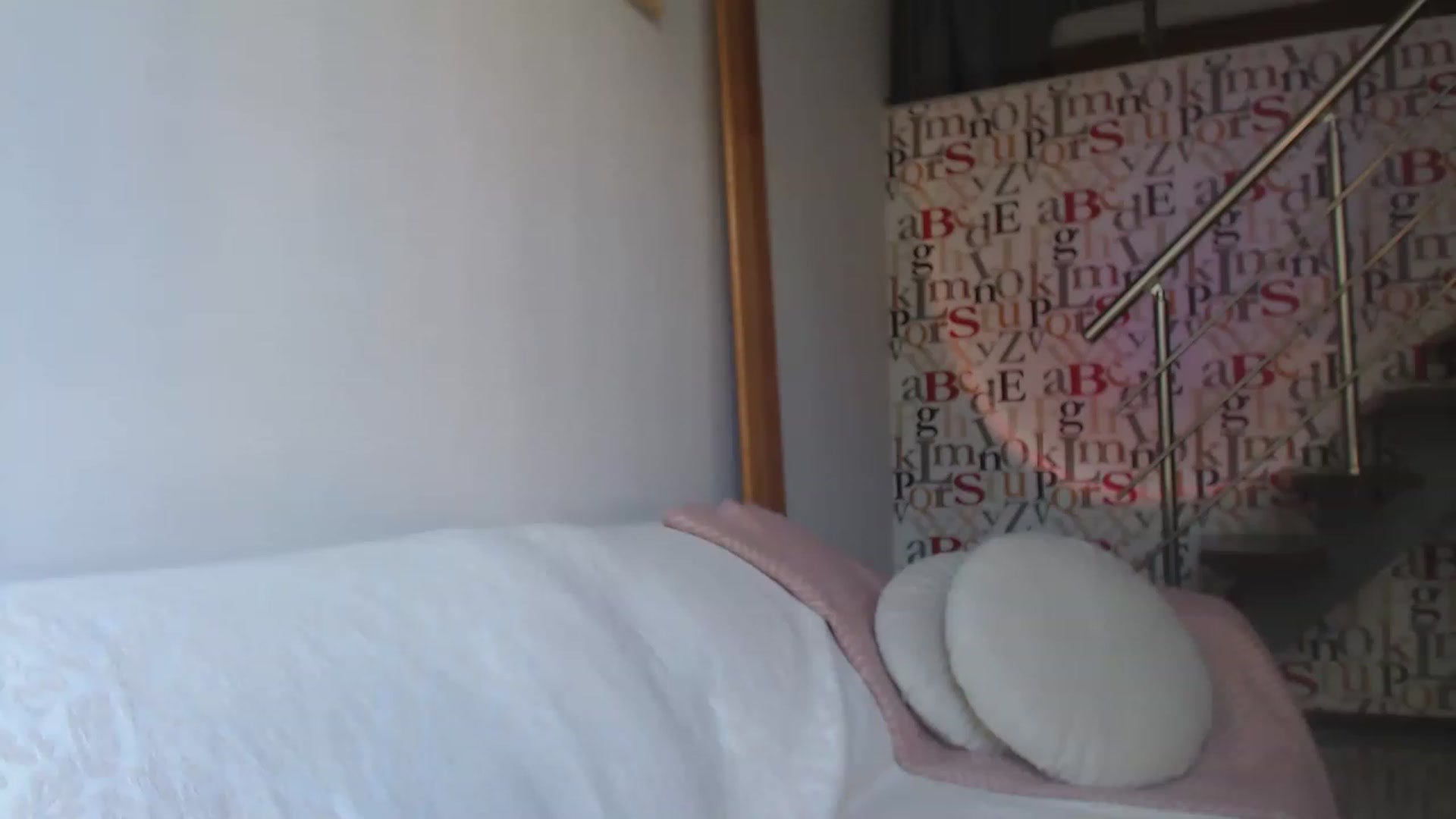 Gallery image thumbnail from Golden_Teaser's myfreecams stream on, 06/04/2023, 17:52 image 3 of 20