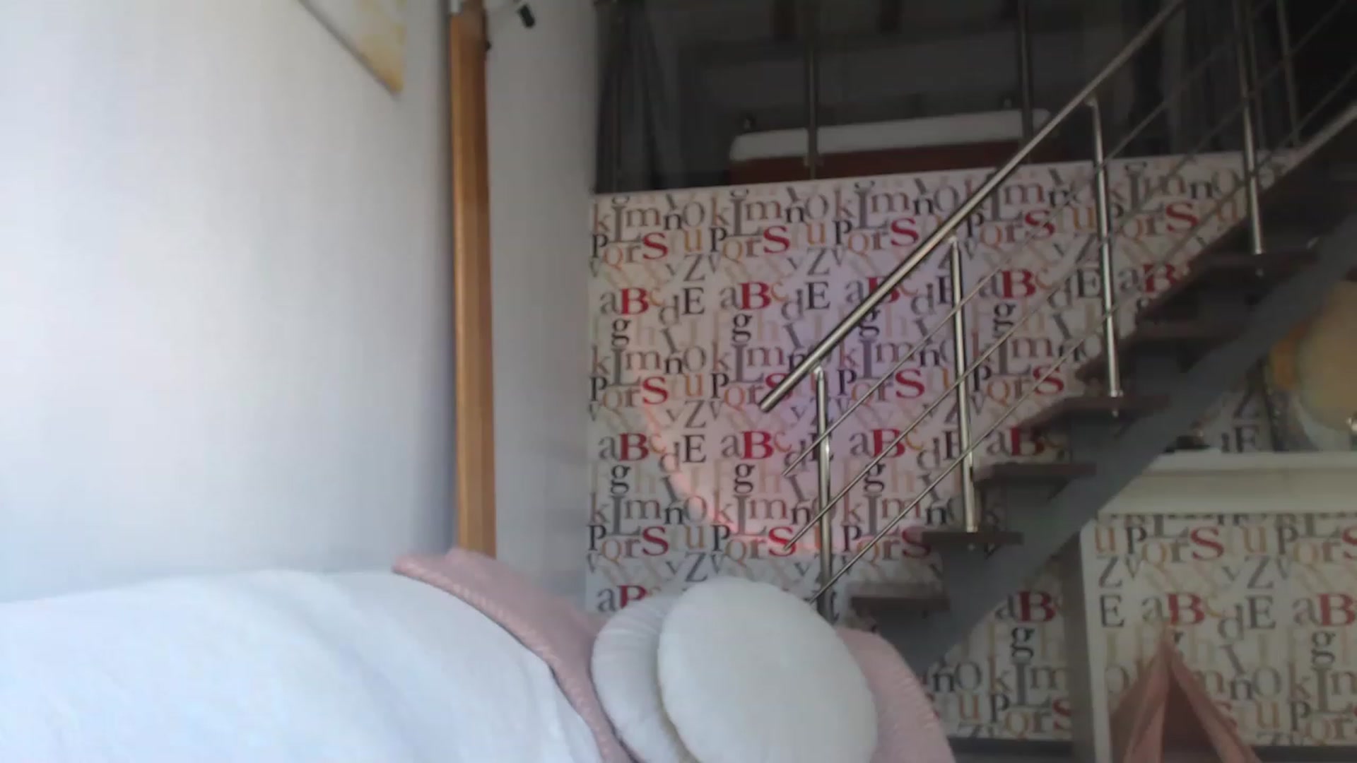 Gallery image thumbnail from Golden_Teaser's myfreecams stream on, 06/04/2023, 17:52 image 1 of 20