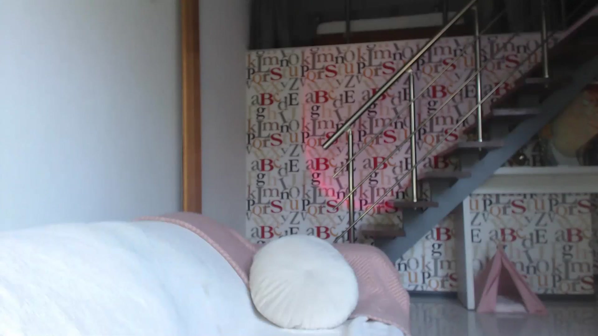 Gallery image thumbnail from Golden_Teaser's myfreecams stream on, 08/01/2023, 15:55 image 16 of 20