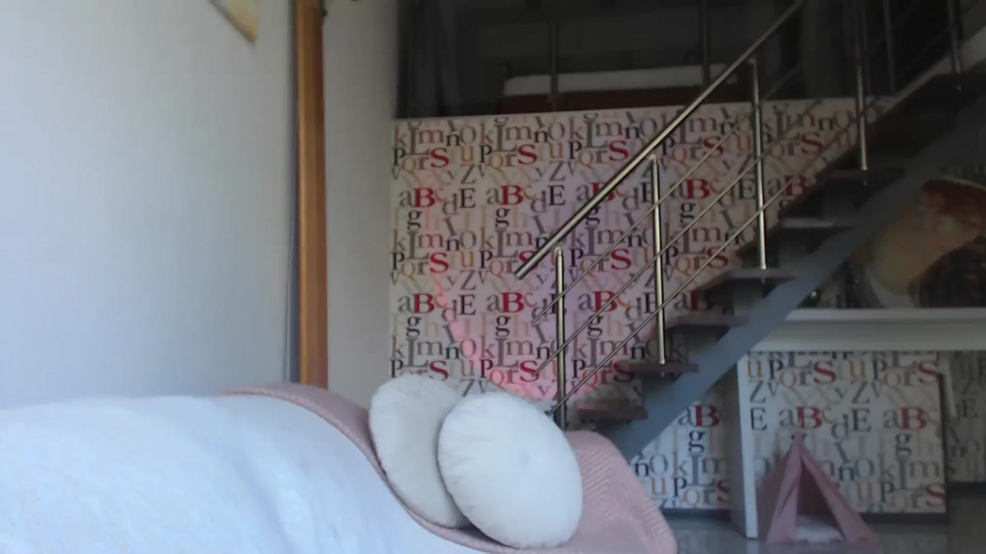 Gallery image thumbnail from Golden_Teaser's myfreecams stream on, 08/04/2023, 13:30 image 19 of 20