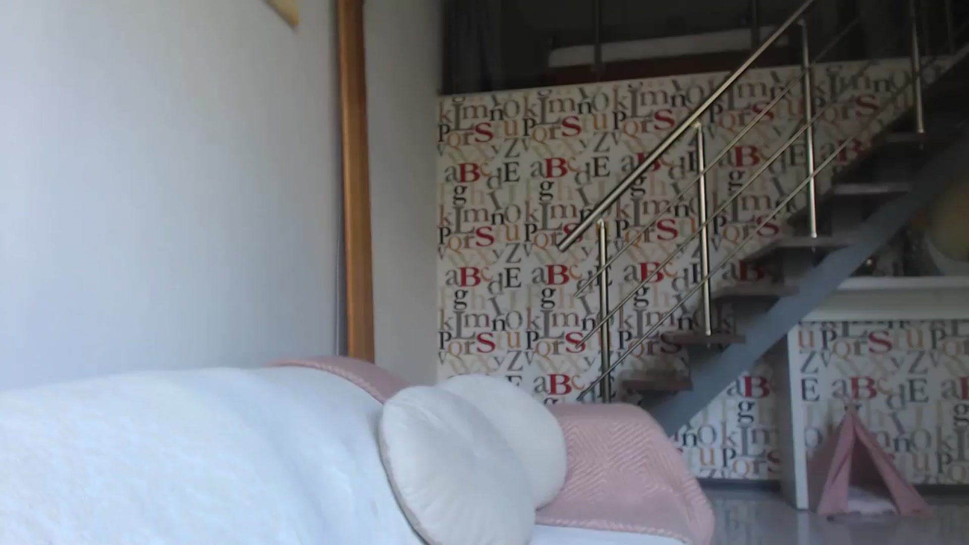 Gallery image thumbnail from Golden_Teaser's myfreecams stream on, 08/05/2023, 14:18 image 18 of 20