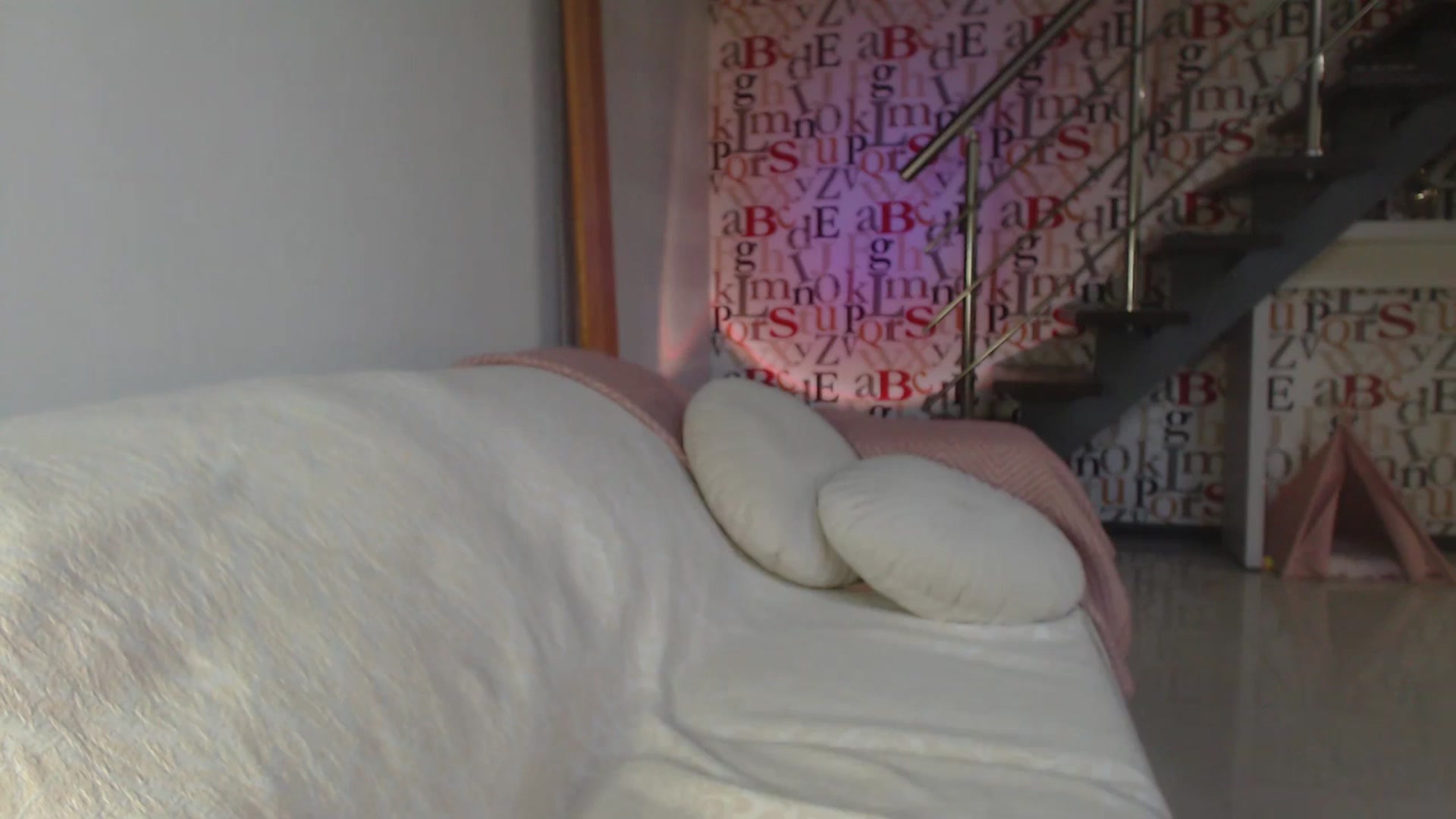 Gallery image thumbnail from Golden_Teaser's myfreecams stream on, 09/16/2023, 16:09 image 5 of 20