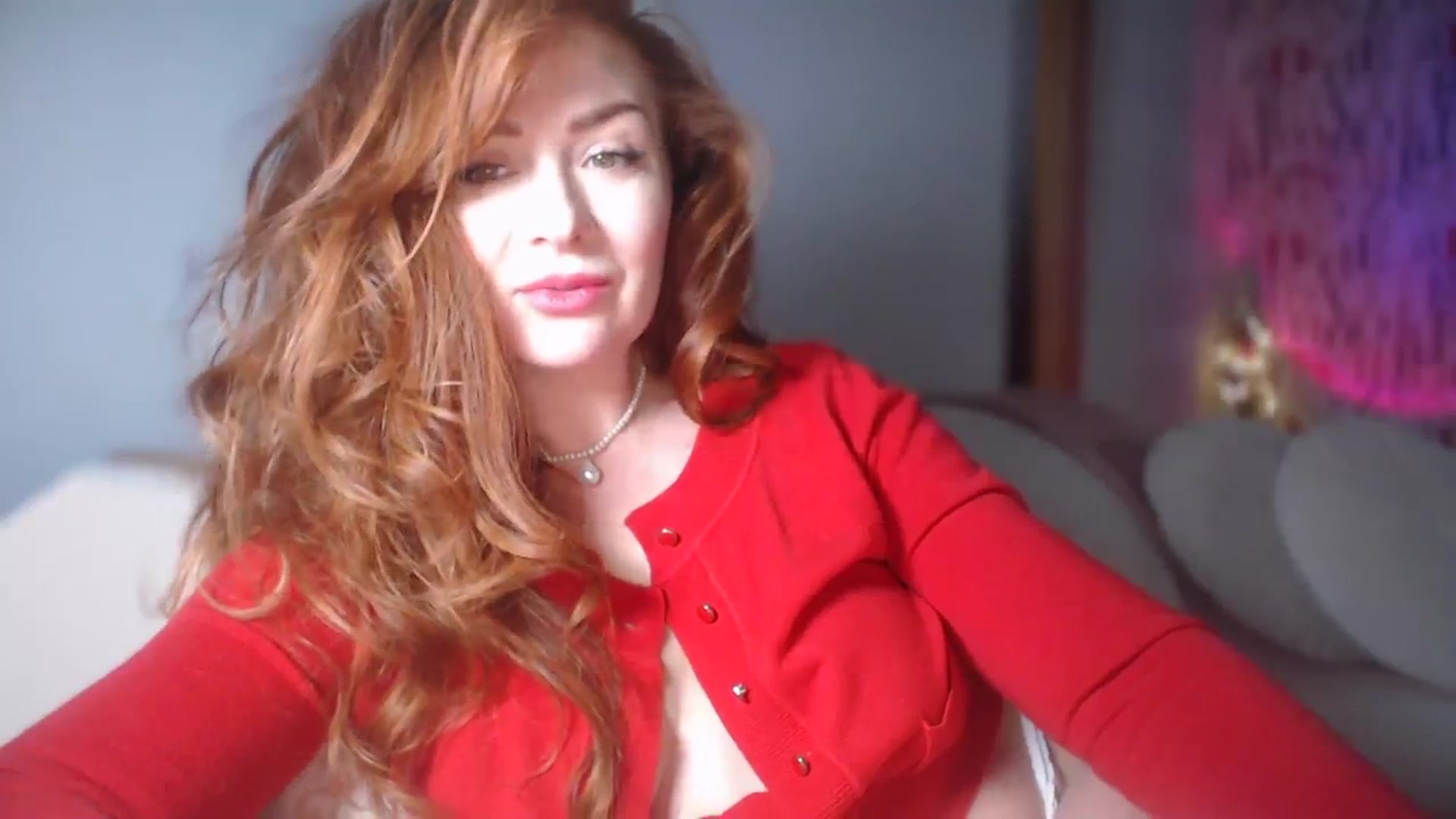Gallery image thumbnail from Golden_Teaser's myfreecams stream on, 12/25/2023, 15:03 image 17 of 20