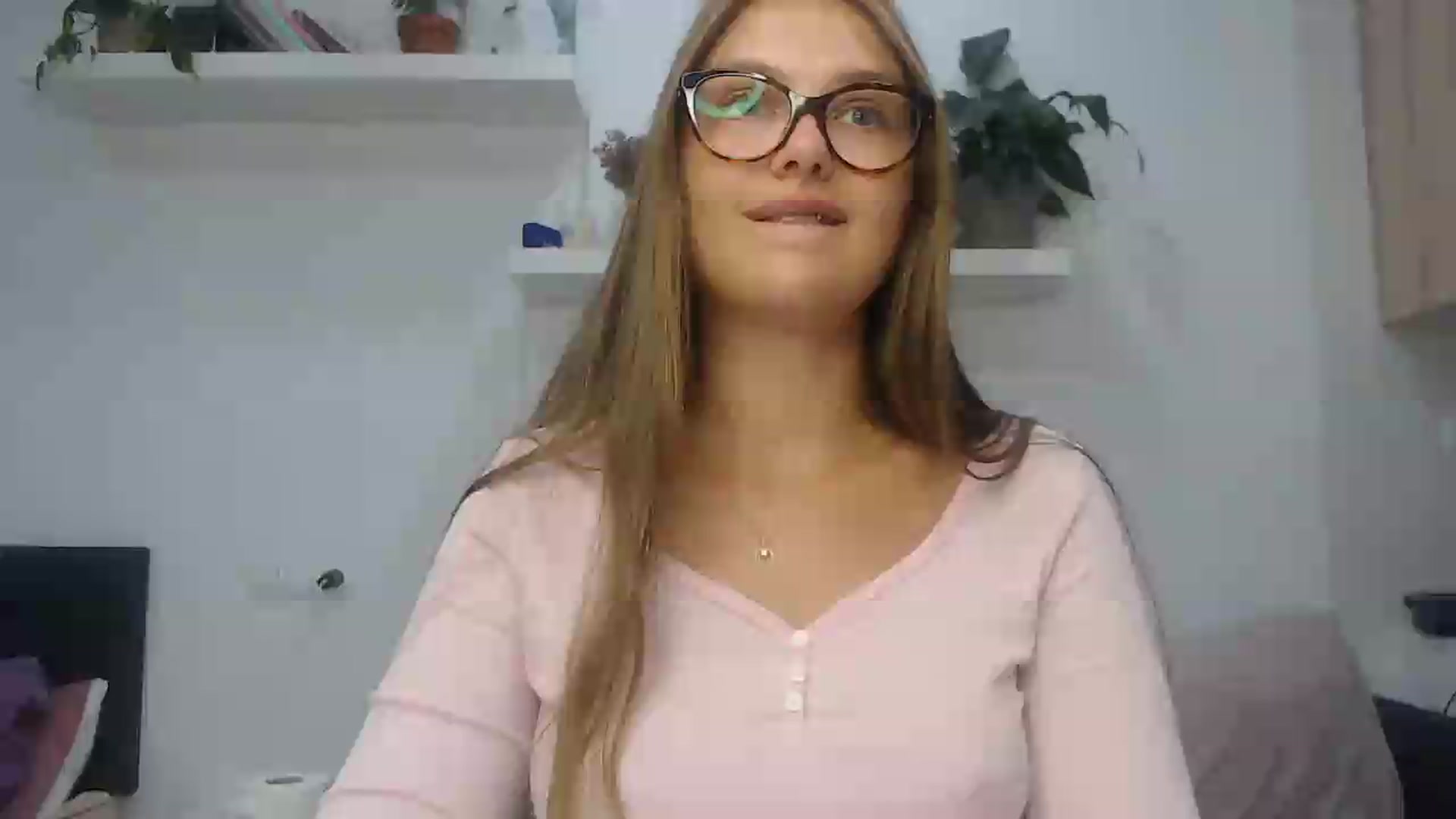 Gallery image thumbnail from Golden_doll_'s myfreecams stream on, 08/29/2026, 14:11 image 16 of 20