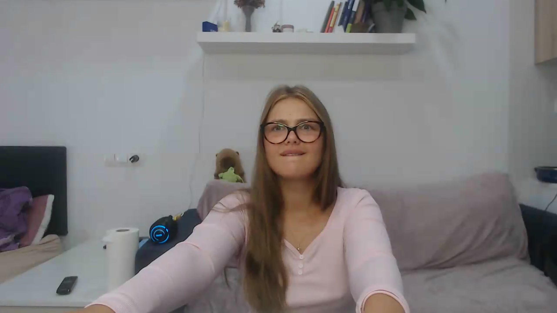 Gallery image thumbnail from Golden_doll_'s myfreecams stream on, 08/29/2026, 14:11 image 8 of 20