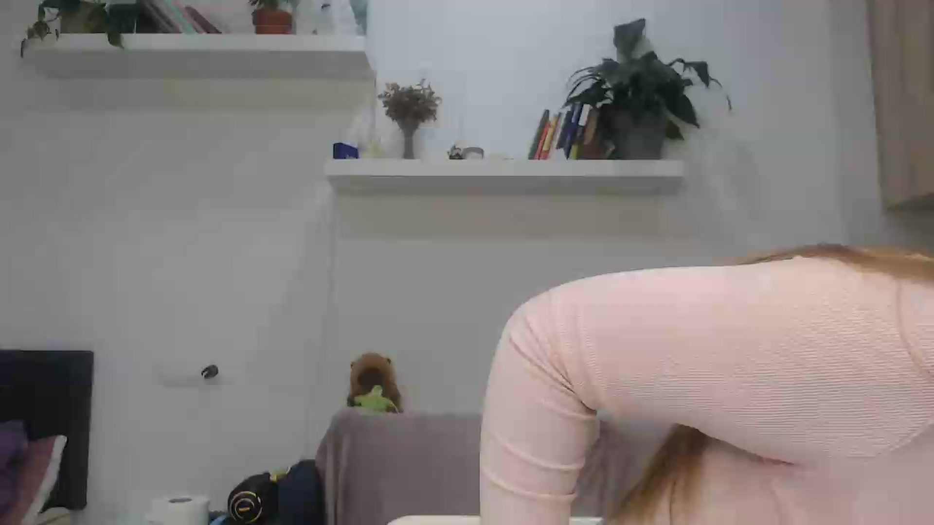 Gallery image thumbnail from Golden_doll_'s myfreecams stream on, 08/29/2026, 14:11 image 17 of 20