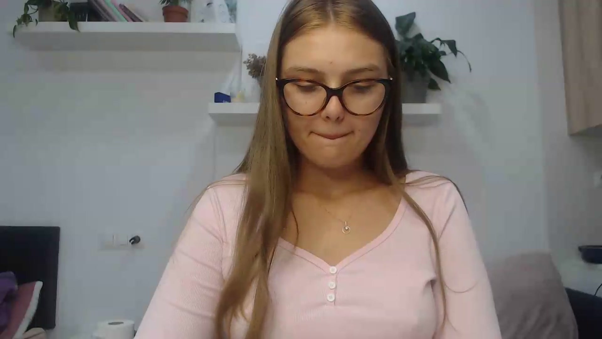 Gallery image thumbnail from Golden_doll_'s myfreecams stream on, 08/29/2026, 14:11 image 18 of 20