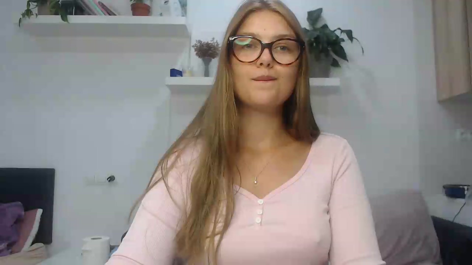 Gallery image thumbnail from Golden_doll_'s myfreecams stream on, 08/29/2026, 16:21 image 12 of 20