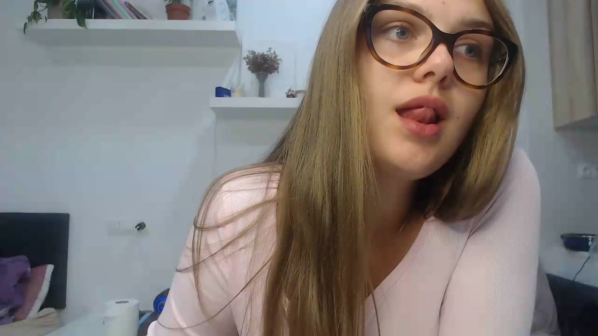 Gallery image thumbnail from Golden_doll_'s myfreecams stream on, 08/29/2026, 16:21 image 19 of 20