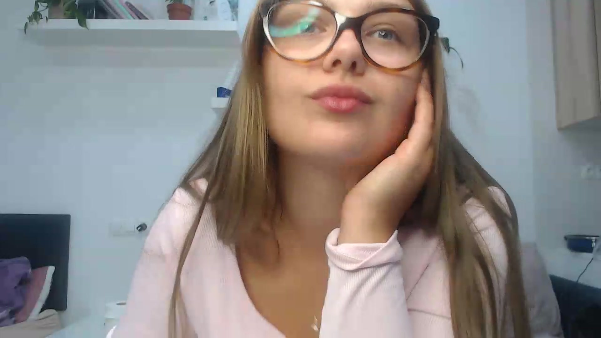 Gallery image thumbnail from Golden_doll_'s myfreecams stream on, 08/29/2026, 16:21 image 2 of 20
