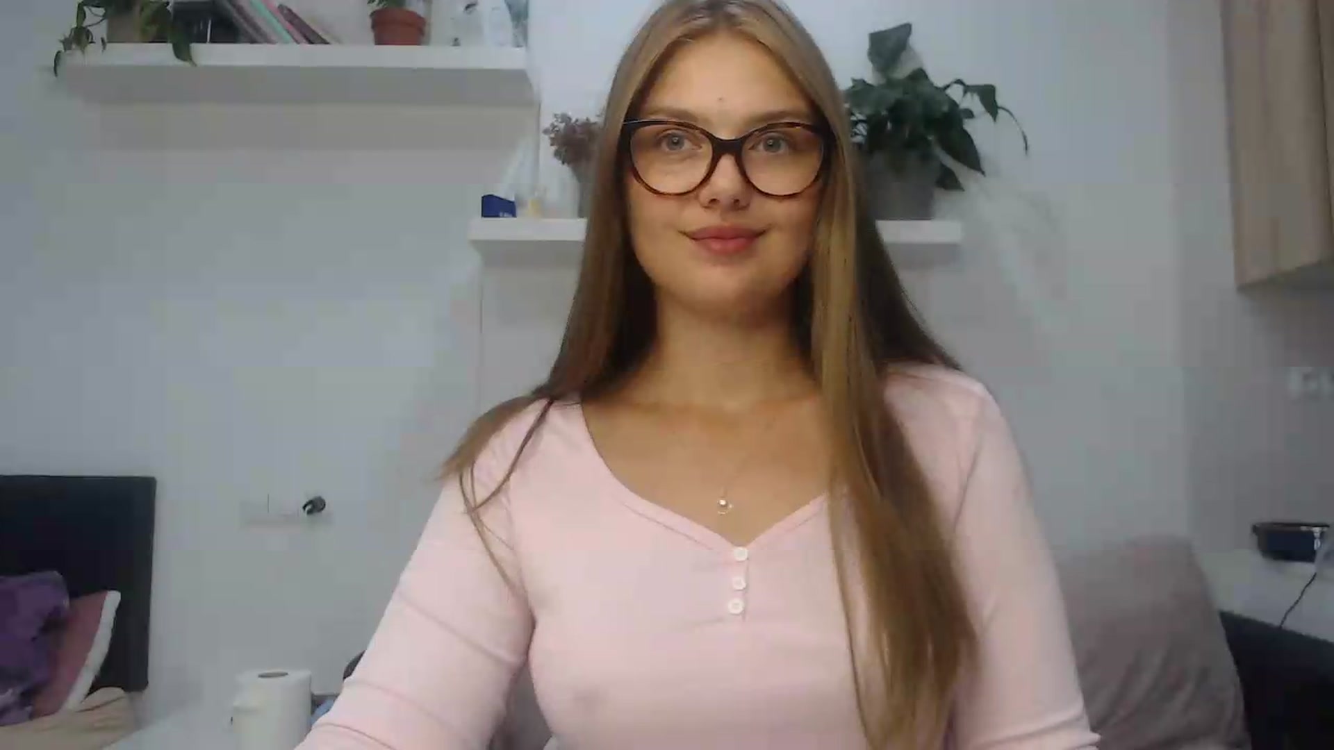 Gallery image thumbnail from Golden_doll_'s myfreecams stream on, 08/29/2026, 16:21 image 9 of 20