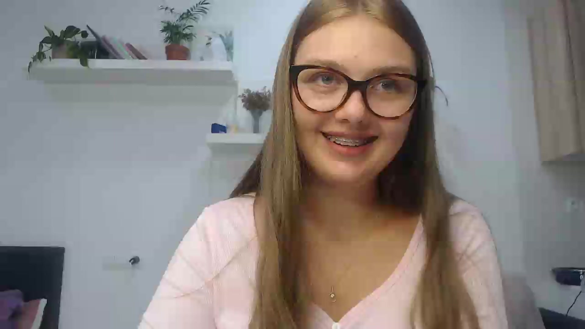 Gallery image thumbnail from Golden_doll_'s myfreecams stream on, 08/29/2026, 16:45 image 18 of 20