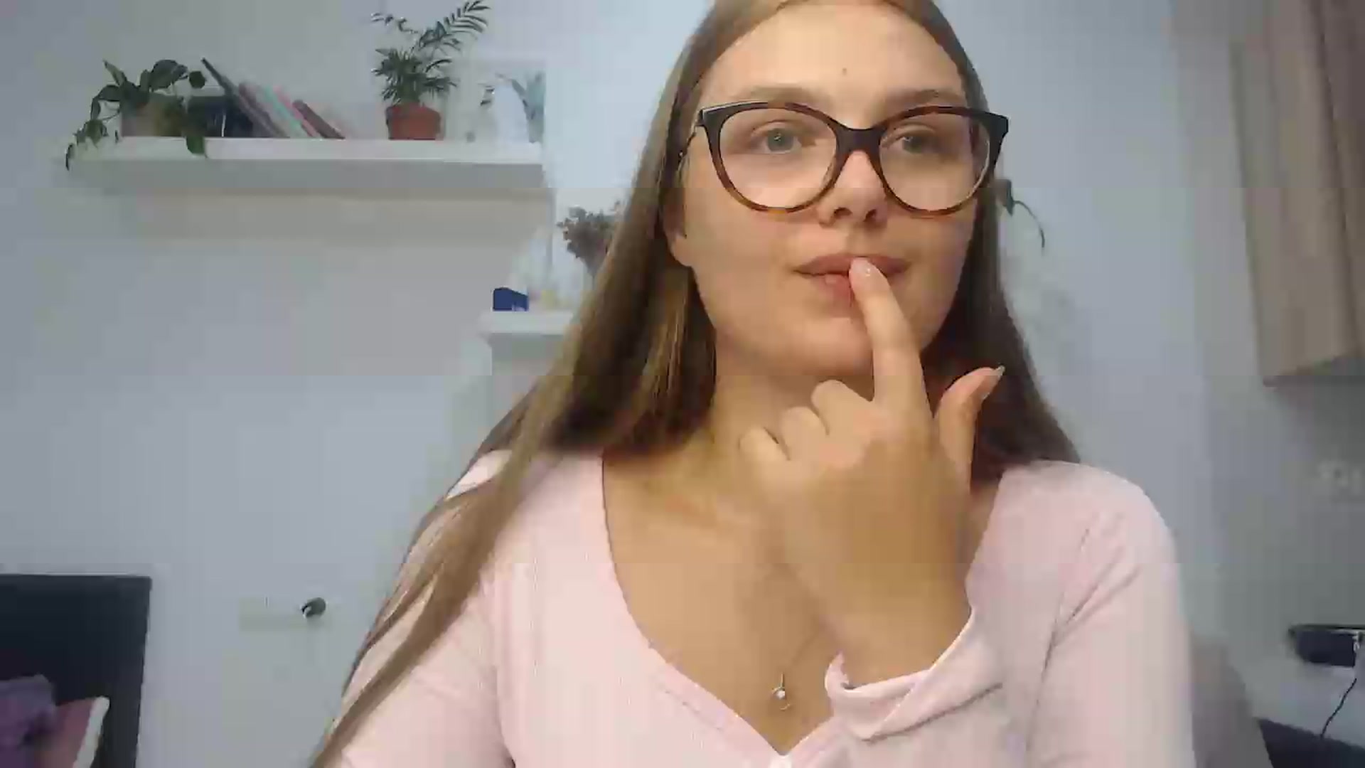 Gallery image thumbnail from Golden_doll_'s myfreecams stream on, 08/29/2026, 16:45 image 14 of 20