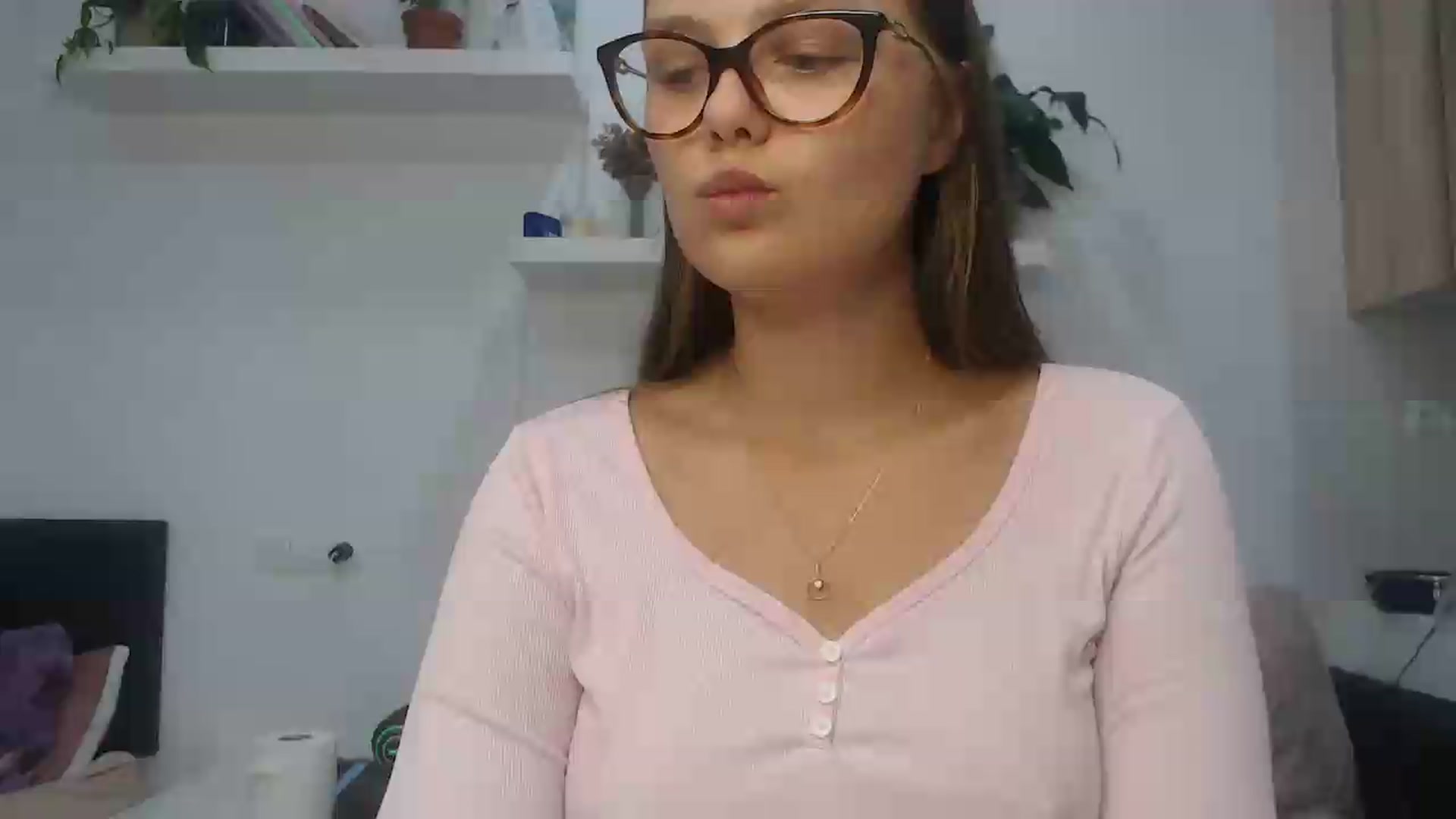 Gallery image thumbnail from Golden_doll_'s myfreecams stream on, 08/29/2026, 16:45 image 13 of 20