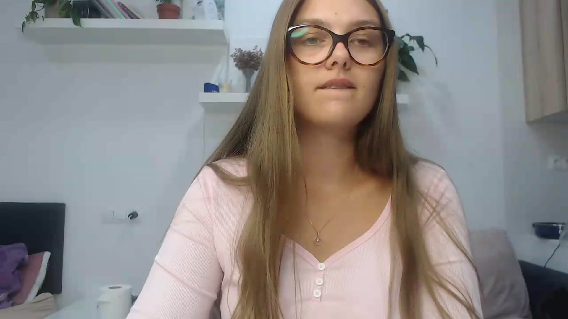 Gallery image thumbnail from Golden_doll_'s myfreecams stream on, 08/29/2026, 16:45 image 10 of 20
