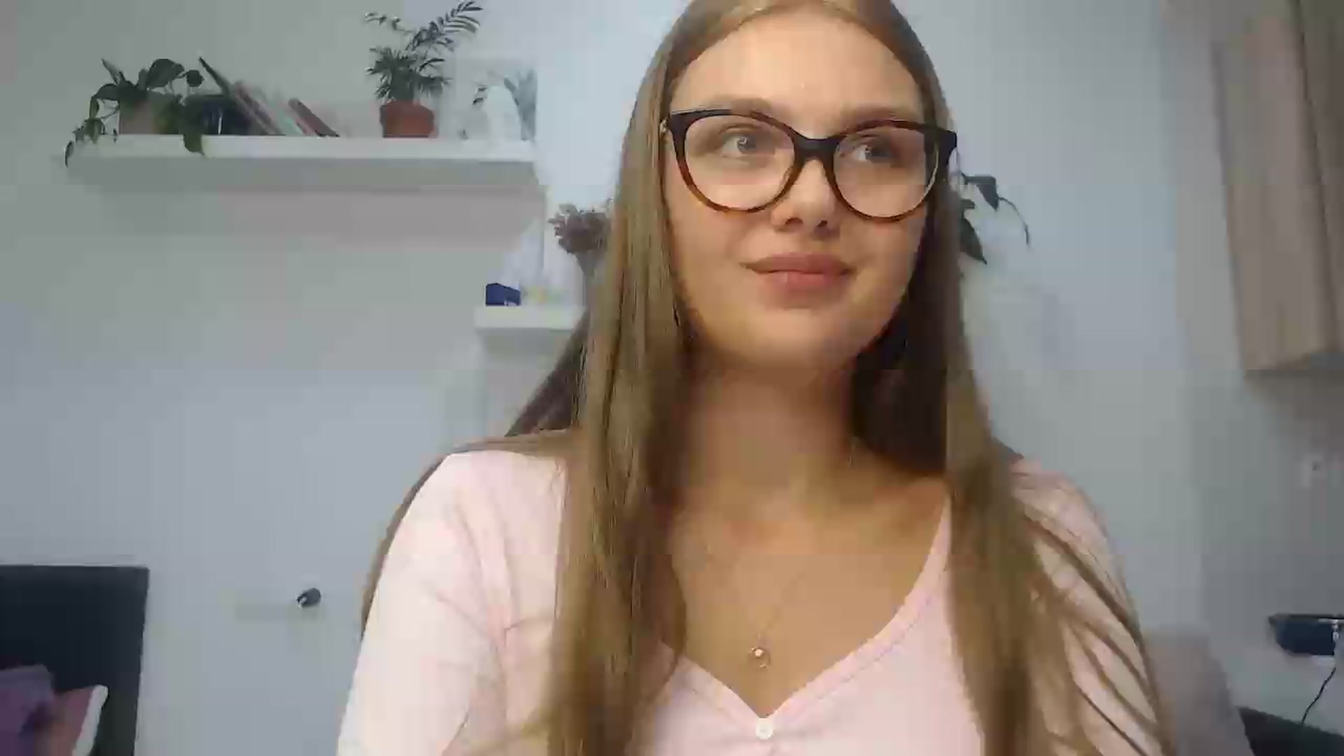 Gallery image thumbnail from Golden_doll_'s myfreecams stream on, 08/29/2026, 16:45 image 16 of 20