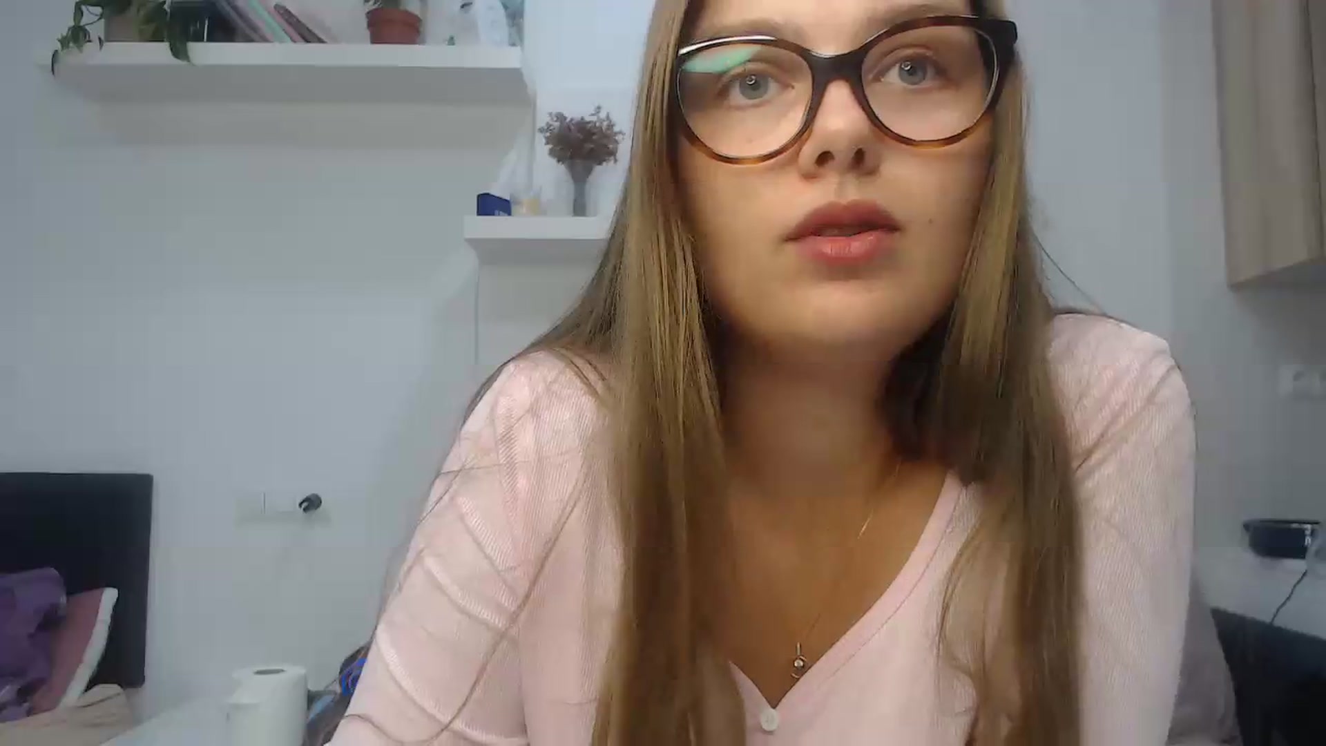 Gallery image thumbnail from Golden_doll_'s myfreecams stream on, 08/29/2026, 16:45 image 12 of 20