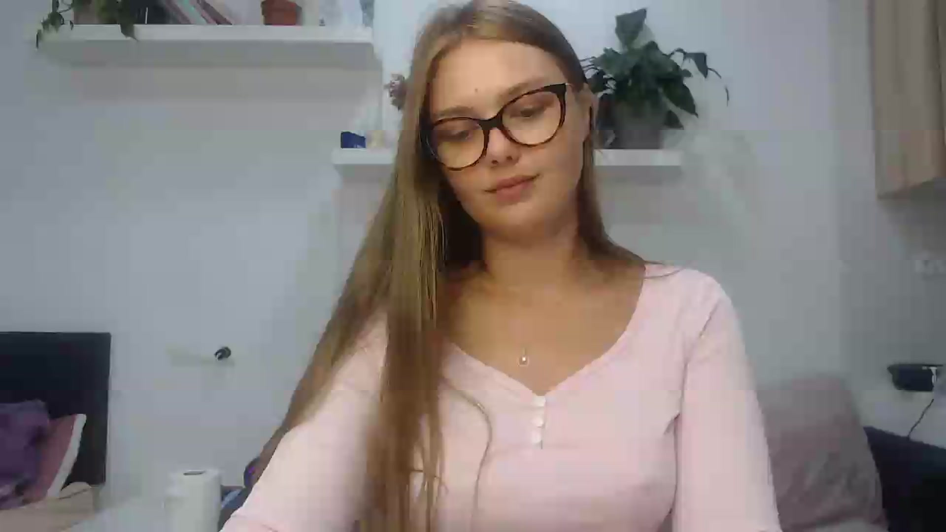 Gallery image thumbnail from Golden_doll_'s myfreecams stream on, 08/29/2026, 16:58 image 2 of 20